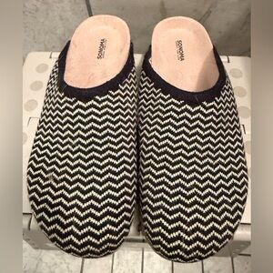 NWOT Sonoma Black & White Chevron Knit Slip-On House Shoes